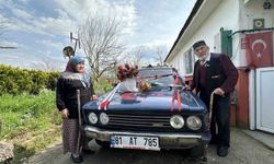 86 yaşında eşi için gelin arabası süsledi, kendi yazdığı şiirle aşkını haykırdı