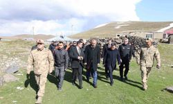 Ağrı Valisi Önder Bozkurt deprem bölgesinde