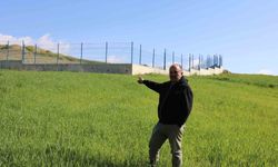 Akü fabrikasından aktığı iddia edilen su, çiftçinin tarlalarını kullanılmaz hale getirdi