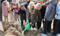 Altıntaş'ta ağaç dikme etkinliğinde fidanlar toprakla buluştu