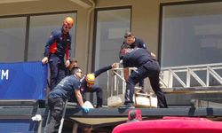 Antalya'da 4. kattan tente üzerine düşen genç adam için seferber oldular
