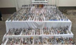 Antalya'da piyasa değeri 15 milyon lira olan kaçak gözlük ve saatler ele geçirildi