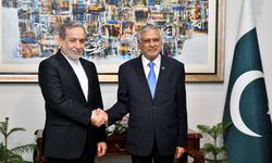 Arakçi, Pakistanlı mevkidaşı Dar ve Pakistan Genelkurmay Başkanı Munir ile görüştü