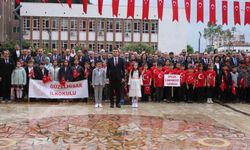 Aydın'da 23 Nisan kutlamaları çelenk sunumuyla başladı