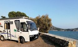 Babasından kalan sessiz hatıralara gözü gibi bakıyor