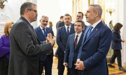 Bakan Fidan, Birleşik Krallık'ta yaşayan Türk vatandaşlarıyla bir araya geldi