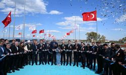 Bakan Uraloğlu: 'Eskiden hemzemin kavşakta hizmet veren sinyalizasyon sistemini devre dışı bırakarak trafiğin dur-kalk yapmaksızın akışını sağladık'