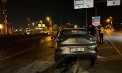 Bakırköy'de seyir halindeki otomobil, tıra arkadan çarptı: 1 yaralı