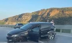 Balıkesir'de trafik kazası; araç bariyerlere çarptı