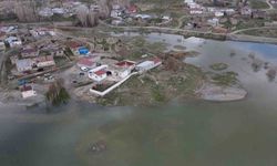 Baraj suları taştı, evler gölün ortasında kaldı
