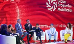 Başkan Aras Barselona'da yerel yönetimlerin önemini anlattı