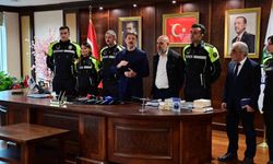 Başkan Bahadır, 3 aylık bebeğin hayatını kurtaran zabıta ekibini ödüllendirdi