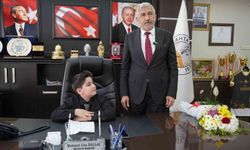 Başkan Hallaç, koltuğunu 10 yaşındaki Ebubekir'e devretti