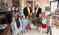Başkan Kaya minik öğrencileri belediyede ağırladı