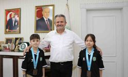 Başkan Koloğlu, başarılı karatecileri ağırladı