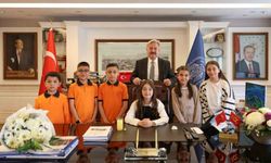 Başkan Palancıoğlu, koltuğunu küçük Toprak'a bıraktı