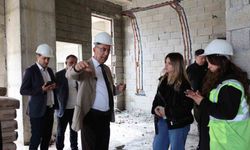 Başkan Yapar, Akasya Mahallesinde yapımı devam eden sosyal tesisi inceledi