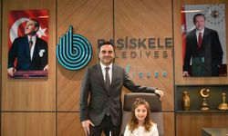 Başkanlık koltuğu 23 Nisan'da öğrenciye emanet edildi