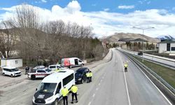 Bayburt'ta emniyet ve jandarmadan ortak trafik denetimi