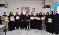 Bayburt'ta hafızlığını tamamlayan öğrencilere belgeleri verildi