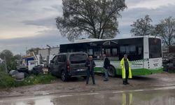 Belediye otobüsü ile nakliyat kamyonu çarpıştı: 2 yaralı