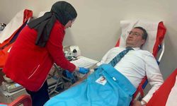 Bölge Adliye Mahkemesi'nde kan bağışında bulunan adliye personeline plaket verildi