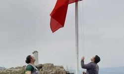 Buldan'ın 45 mahallesi ay yıldızlı bayraklarla donatılıyor