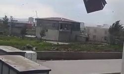 Burası Amerika değil Diyarbakır: Şiddetli fırtına evin çatısını uçurdu