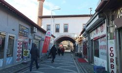 Burhaniye'de altından yol geçen Hanay cami ilgi odağı oldu