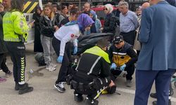 Bursa'da işçi servisine motosiklet çarptı: 2 yaralı