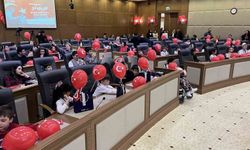 Bursalı çocuklar başkanlık ve meclis üyeliği koltuklarını devraldı