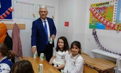 Çanakkale'de öğrencilere ücretsiz süt ikramı