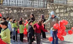 Çocuklar 23 Nisan'ı geleneksel oyunlarla kutladı