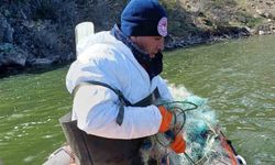 Çorum'da baraj gölünde yasa dışı av araçları ele geçirildi