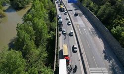 D-650'yi kilitleyen kaza: İki tır çarpıştı, uzun araç kuyrukları oluştu