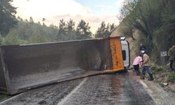 Denizli'de hafriyat kamyonu devrildi: 1 ölü