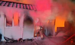 Depremzede ailenin yaşadığı konteyner alevlere teslim oldu