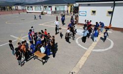 Depremzede çocuklar müzikle moral buluyor