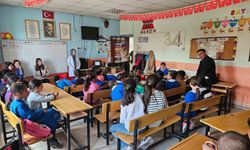 Diyadin'de öğretmene gül mesajı