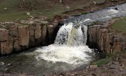 Diyadin'de saklı güzellik yıldızlı şelalesi baharla coştu