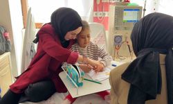Diyaliz merkezinde 13 yaşındaki Melek için okuma yazma seferberliği