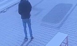 Diyarbakır'da 2 öğrencinin yaralandığı kaza anı güvenlik kameralarına yansıdı