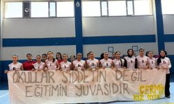 Diyarbakır'da öğrencilerin açtığı pankart duygulandırdı