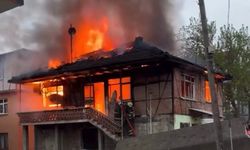 Düzce'de iki katlı ev alev topuna döndü