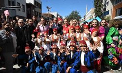 Edirne'de Dünya Romanlar Günü'nde renkli görüntüler