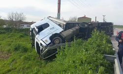 Edirne'de kontrolden çıkan tır devrildi