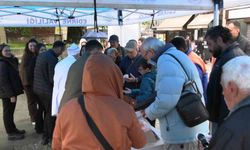 Edirne'de vatandaşlara 22 kilo Kakava kurabiyesi ikram edildi