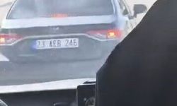 Elazığ'da maganda dehşeti: Otomobiliyle yolcu minibüsünü sıkıştırdı