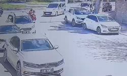 Elektrikli bisiklet park halindeki otomobile çarptı