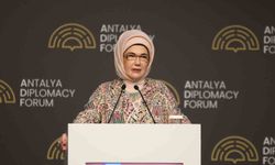 Emine Erdoğan: 'Çocuklarımız için şiddeti özendiren ve sıradanlaştıran ne varsa, hangi mecrada ve ne kılıkta olursa olsun kararlılıkla mücadele etmek zorundayız'